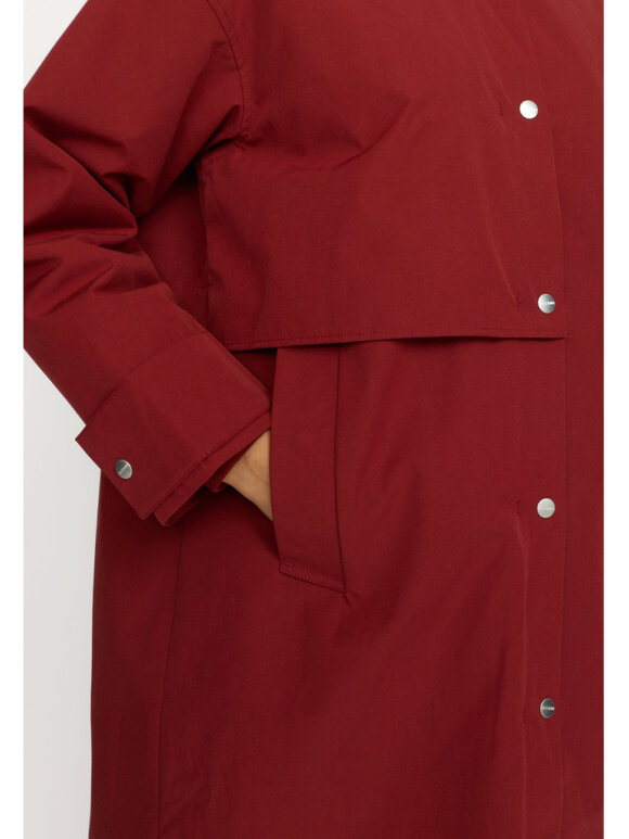 Selfhood Dame - Trenchcoat Red