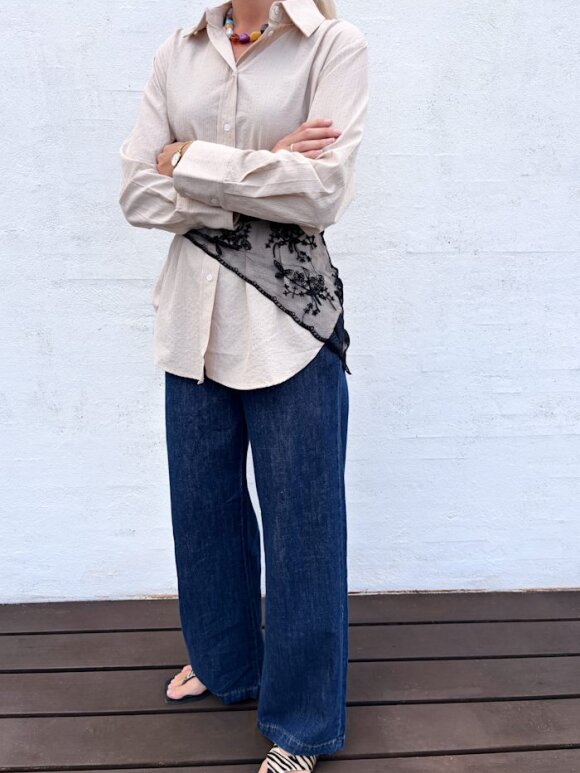 Black Colour - BCMiriana Triangle Lace scarf