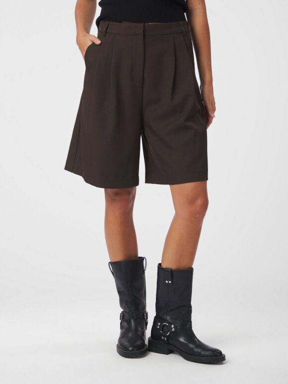 Neo Noir - Nika Structure Shorts D. Brown