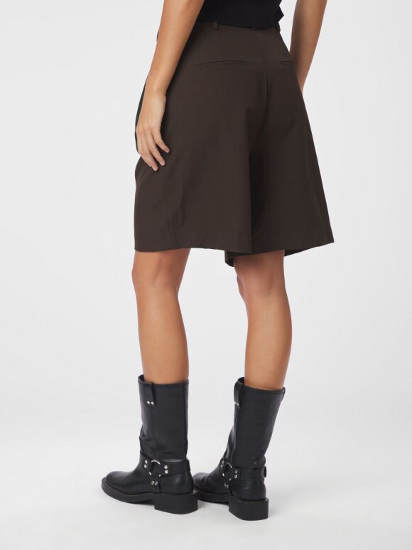 Neo Noir - Nika Structure Shorts D. Brown