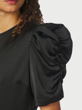 Neo Noir - Benua Heavy Sateen Blouse Neo Noir - Benua Heavy Sateen Blouse