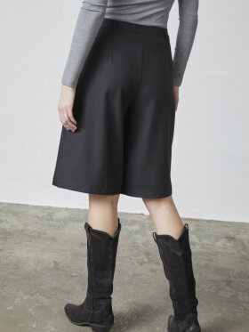 Love & Divine - Love1297 Shorts Black