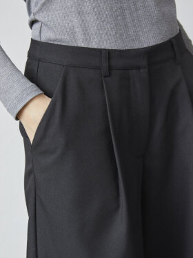 Love & Divine - Love1297 Shorts Black