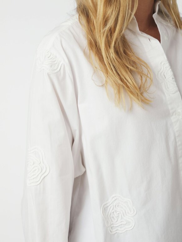 Neo Noir - Dalma Dori Emb Shirt White