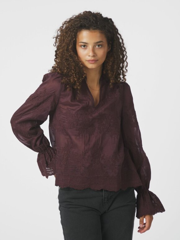 Neo Noir - Amara Big Embroidery Blouse