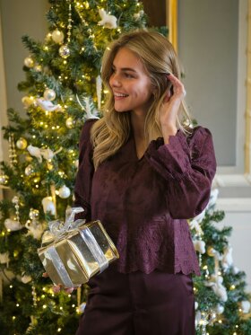 Neo Noir - Amara Big Embroidery Blouse