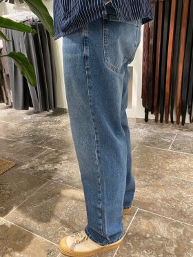 Plenum Studio - Fender Enigma Midblue Jeans