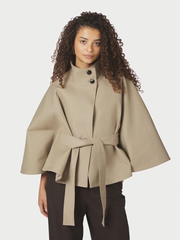 Neo Noir - Zanna Trench Cape Sand