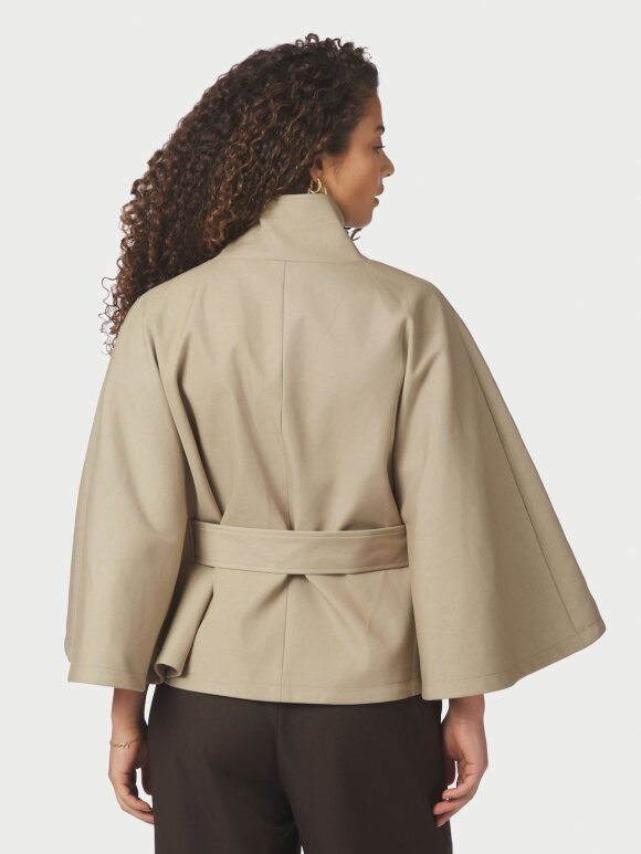 Neo Noir - Zanna Trench Cape Sand