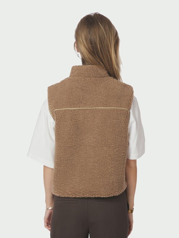 Neo Noir - Scout Teddy Waistcoat taupe