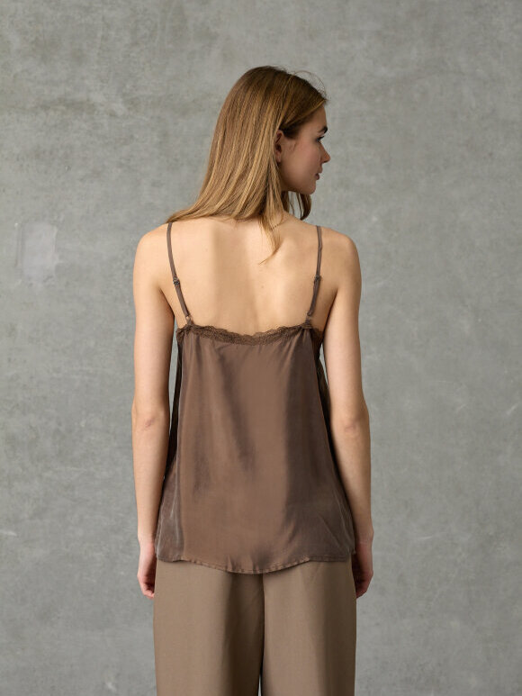 Love & Divine - Love1556 Top D. Chocolate