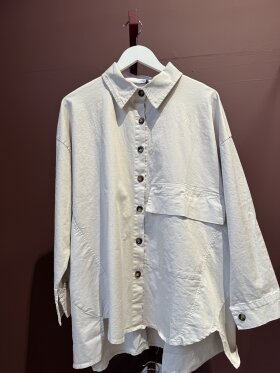 Amaze Cph - Adaline skjorte Soft sand Amaze Cph - Adaline skjorte Soft sand