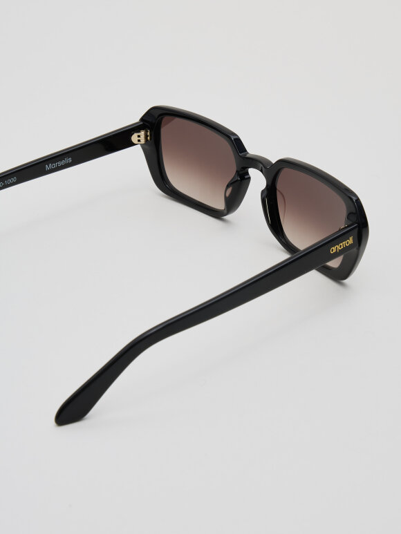 Anatoli - Marselis Solbrille Solid Black