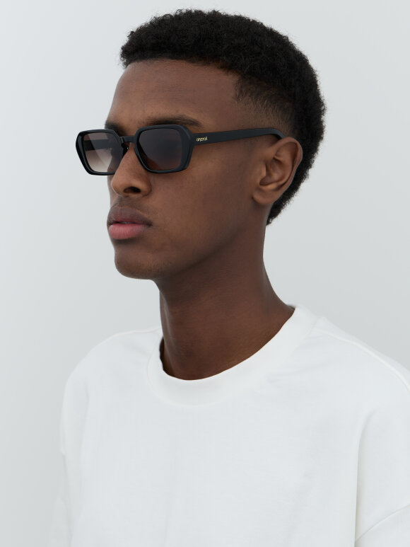 Anatoli - Marselis Solbrille Solid Black