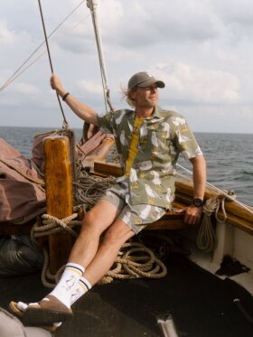 Lakor - Flipping The Bird Swim SS