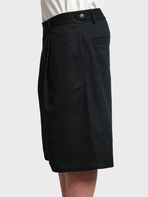 LAU--LAU - Wide pleated shorts black