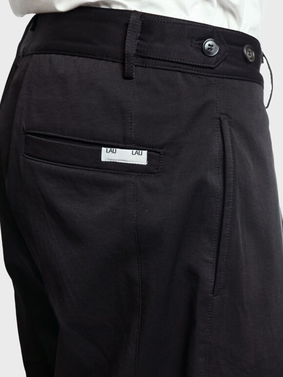 LAU--LAU - Wide pleated shorts black