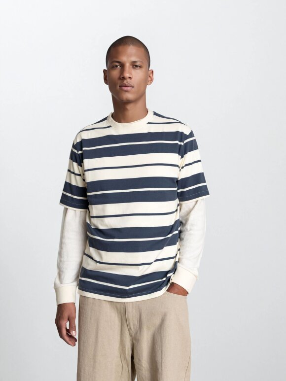 Plenum Studio - COMO TEE