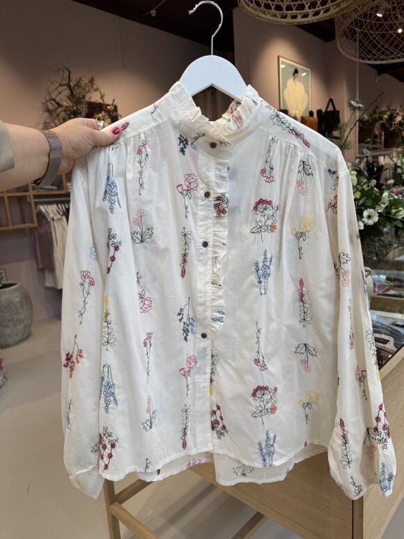 Qnuz - Flora shirt w embrodery Ecru