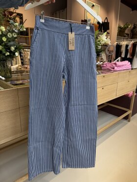 Amaze Cph - Victoria Stripe Navy Amaze Cph - Victoria Stripe Navy