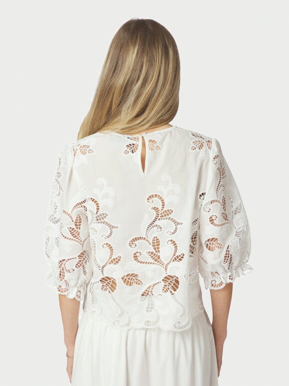 Neo Noir - Fia Embroidery Blouse White