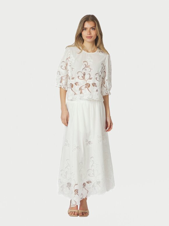 Neo Noir - Fia Embroidery Blouse White