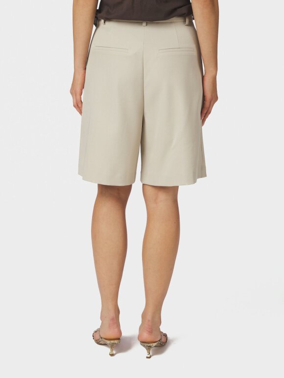 Neo Noir - Nika Structure Shorts Creme