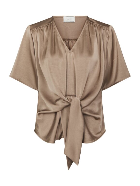 Neo Noir - Casadina Heavy sateen Blouse