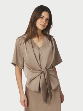 Neo Noir - Casadina Heavy sateen Blouse Neo Noir - Casadina Heavy sateen Blouse