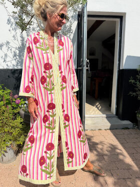 Cabana Living - Elva Kjole pink sand blomst