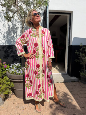Cabana Living - Elva Kjole pink sand blomst