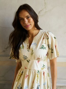 Neo Noir - Gardene Flower Rank Dress off