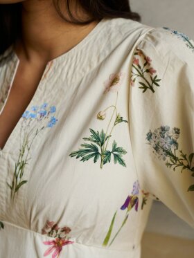 Neo Noir - Gardene Flower Rank Dress off