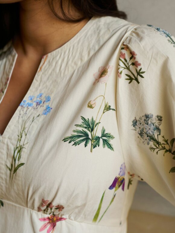 Neo Noir - Gardene Flower Rank Dress off
