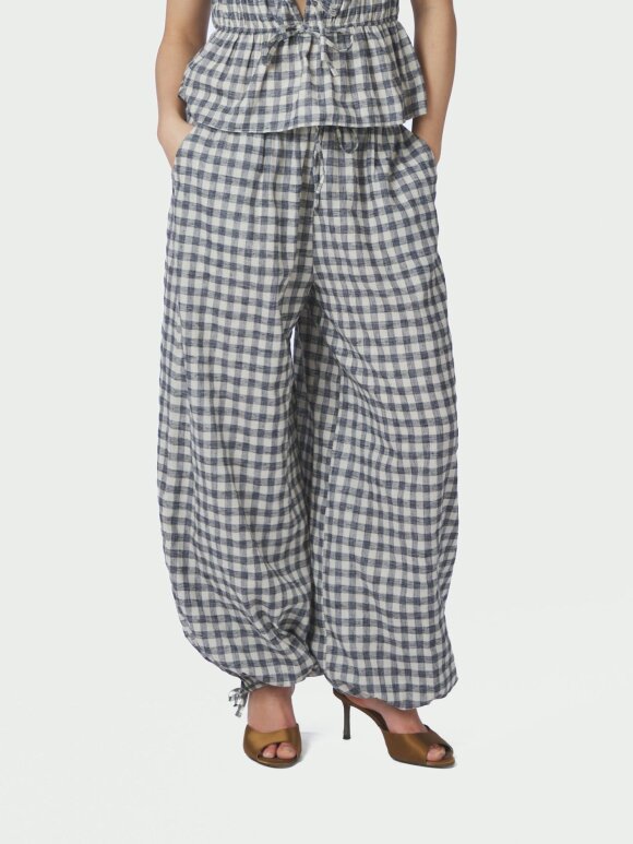 Neo Noir - Roxane Ballon Check Pants