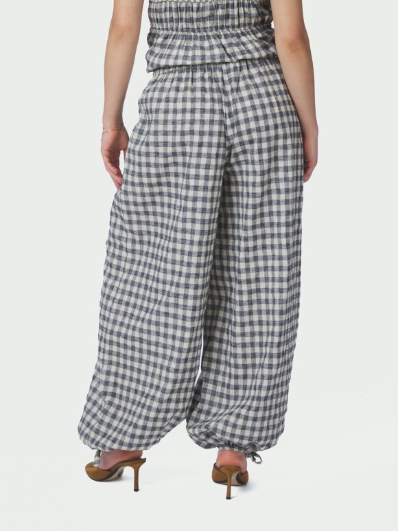 Neo Noir - Roxane Ballon Check Pants