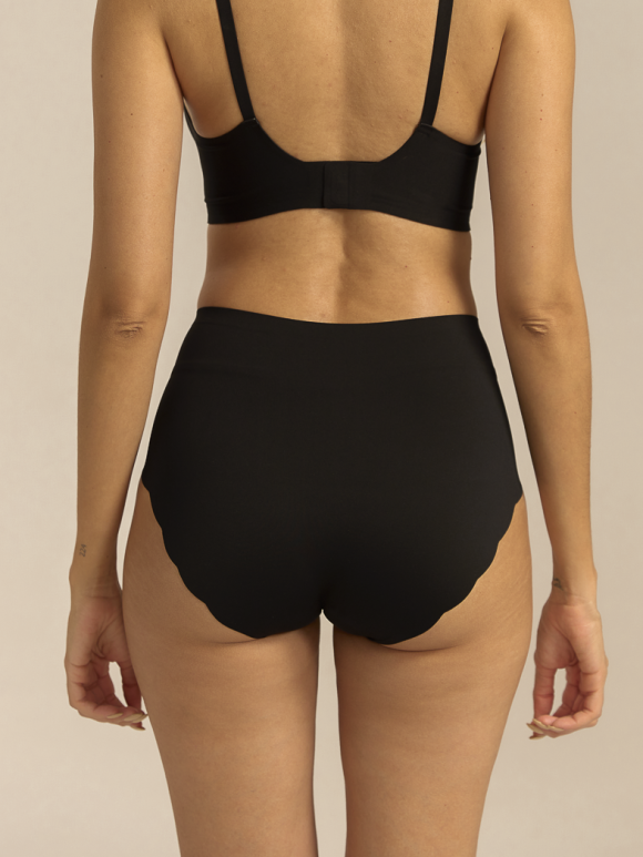 Femifemme - Invisible maxi Trusse Sort