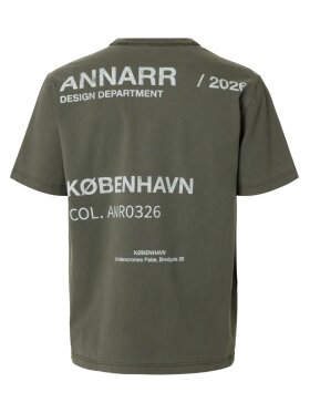 ANNARR - ANRRO Location SS O-Neck Tee ANNARR - ANRRO Location SS O-Neck Tee