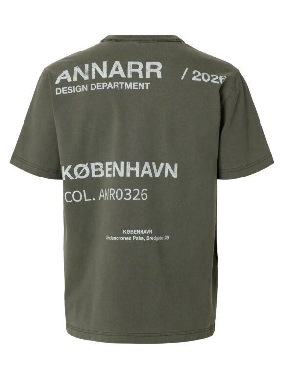 ANNARR - ANRRO Location SS O-Neck Tee