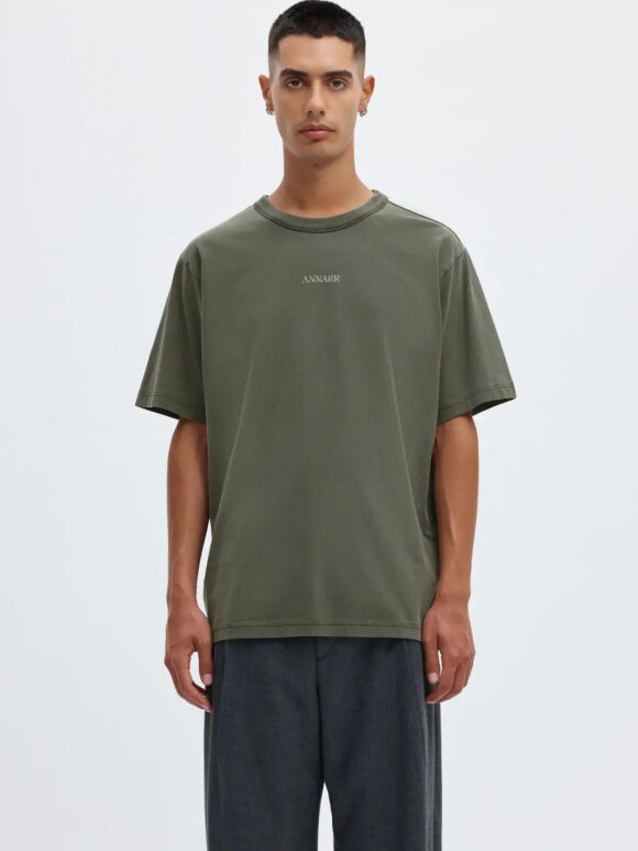 ANNARR - ANRRO Location SS O-Neck Tee