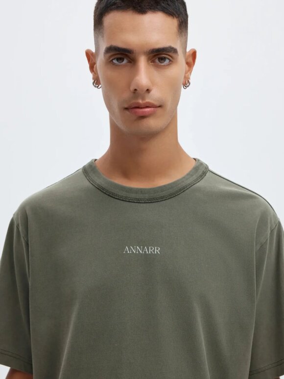 ANNARR - ANRRO Location SS O-Neck Tee