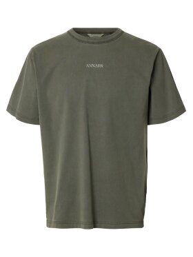 ANNARR - ANRRO Location SS O-Neck Tee ANNARR - ANRRO Location SS O-Neck Tee
