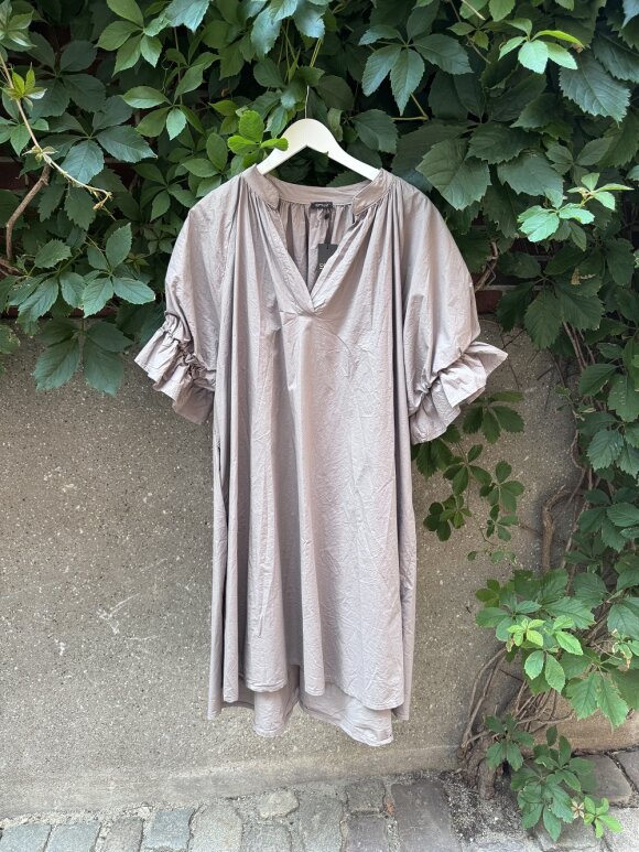 Qnuz - Dress w Ballon Sleeves