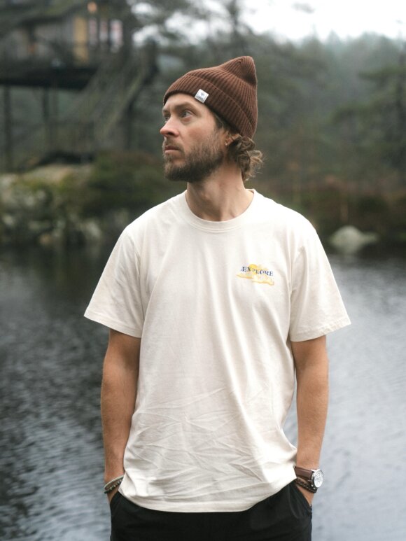 Lakor - Sea Parrot Summerhouse T-shirt