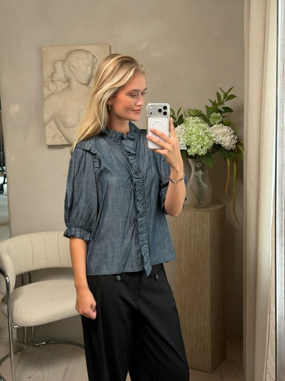 Neo Noir - Chaha Chambray Stripe Blouse