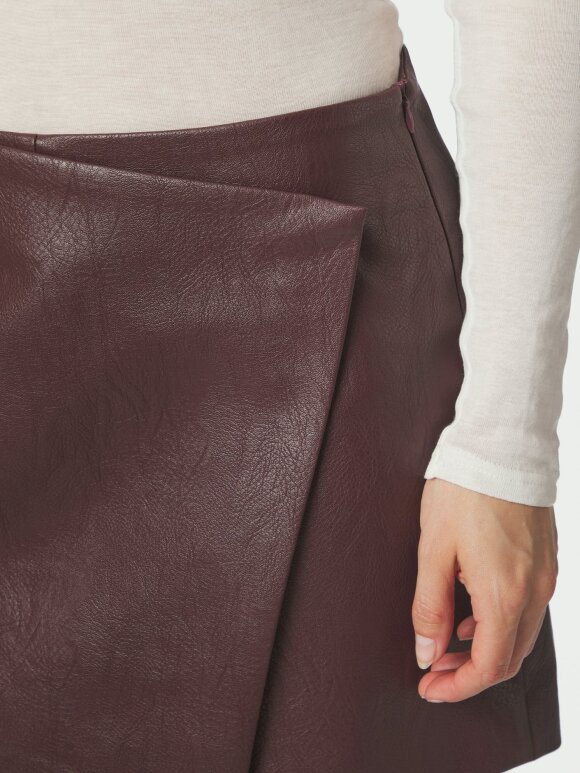 Neo Noir - Elayne Faux Leather Skorts Bor