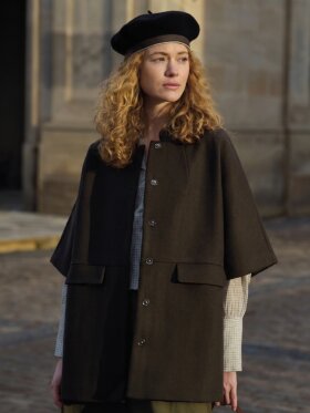 La Rouge - Anette Wool Cape - Short