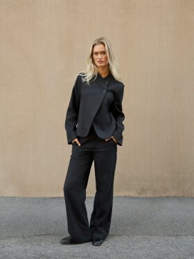 Neo Noir - Tiria Slim Pinstripe blazer