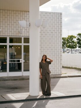 Neo Noir - Essial Pinstripe Pants Taupe Neo Noir - Essial Pinstripe Pants Taupe