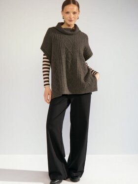 Numph - NUJoline Poncho Black Coffee Numph - NUJoline Poncho Black Coffee